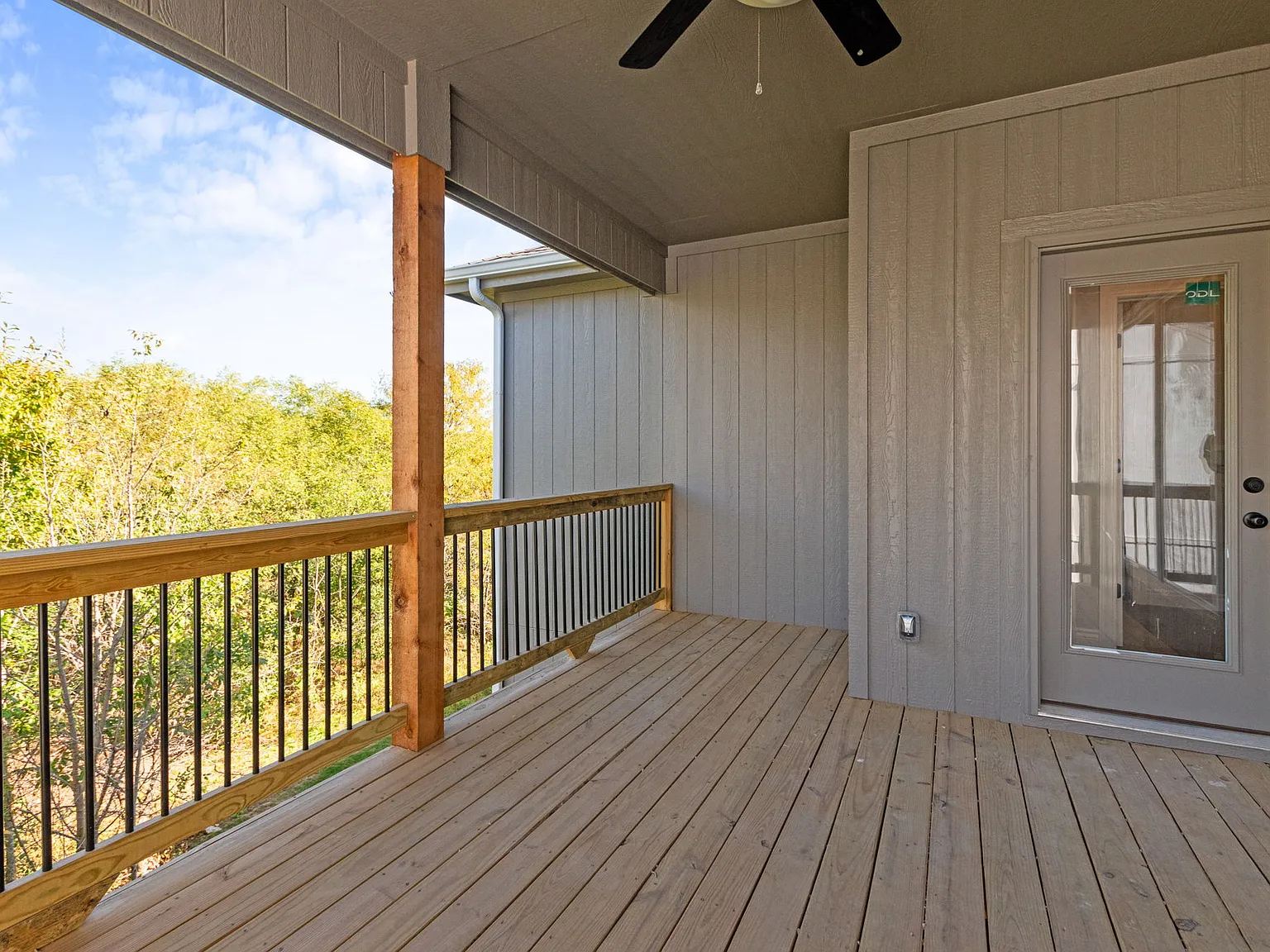 3 bed, 2295 sqft, $3,500 — Photo 2