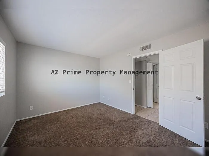 1055 W 5th St #18 — Photo 15