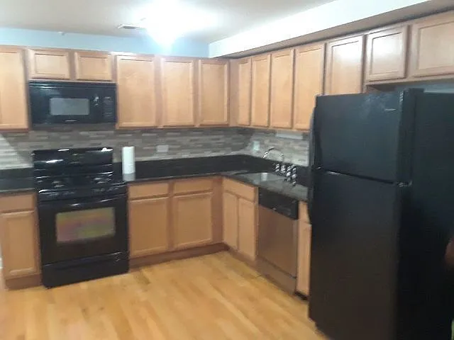 1 bed, 800 sqft, $1,400 — Photo 3