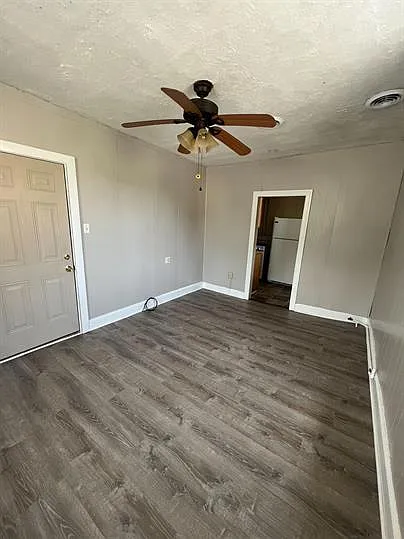 Lincoln Highway 5655, Apt C — Photo 4