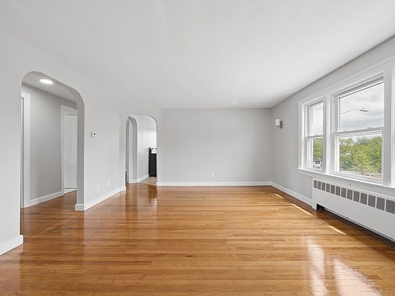 5th image of 109 Hamilton St