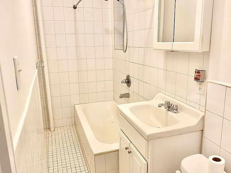 2737 Webb Ave #5I — Photo 3