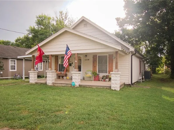1116 4th St, Osawatomie, KS 66064