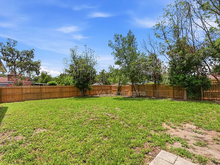 2860 Cedarcrest Dr — Photo 15