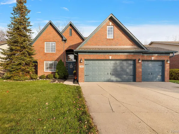 33617 Crooks St, Rockwood, MI 48173