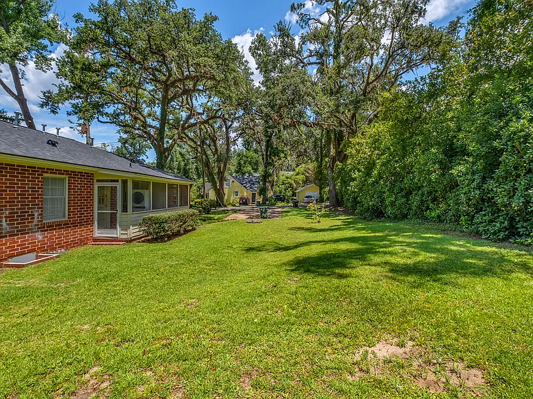 1437 S Meridian St — Photo 3