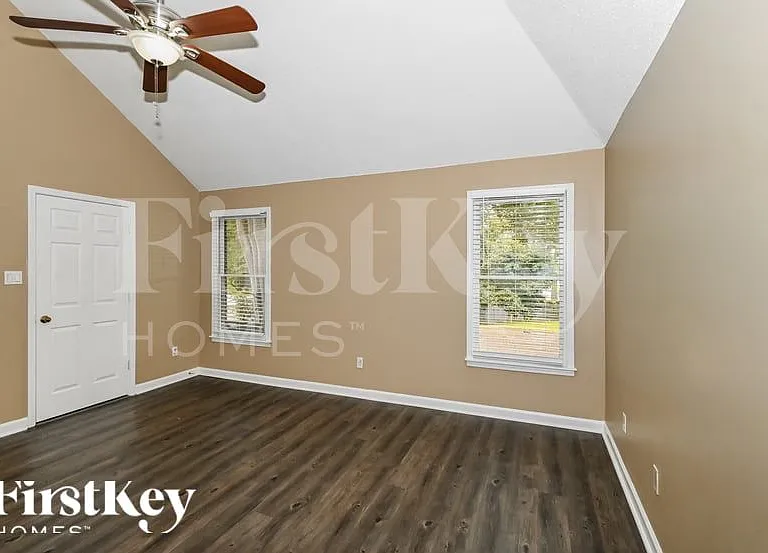 844 Tropicana Dr E — Photo 9