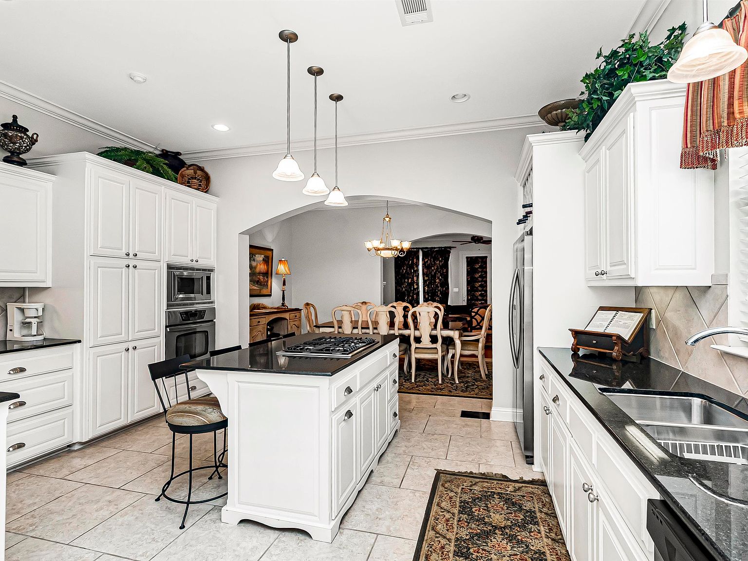 5427 Courtyard Dr