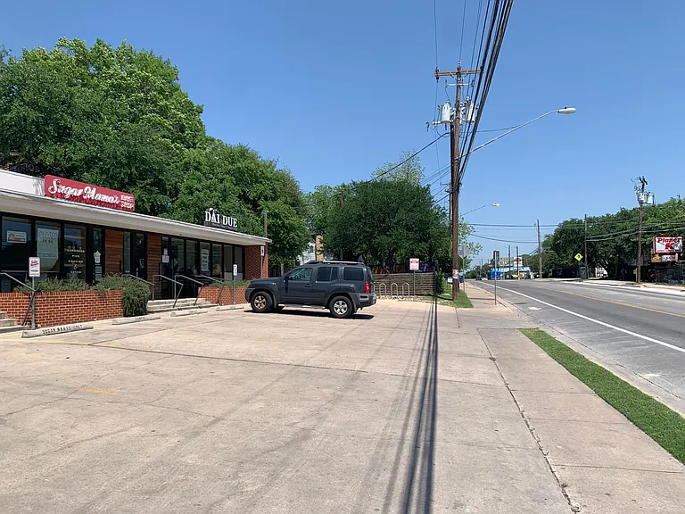 2401 Manor Rd — Photo 10