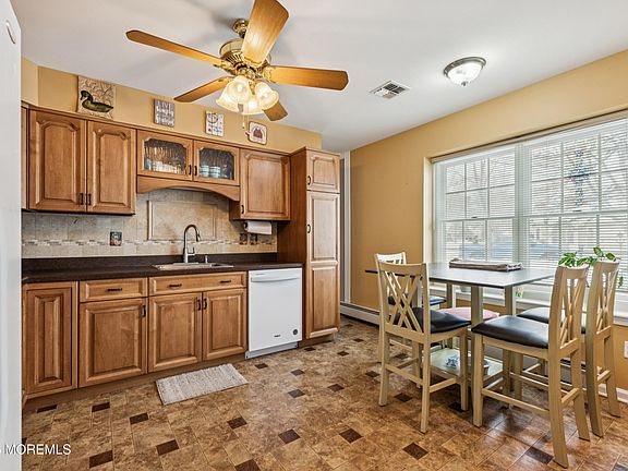 2nd image of 1583 Goldspire Road