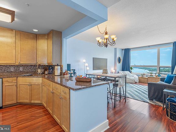 3rd image of 717 S Columbus Blvd Unit 1216