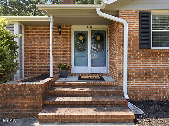 3rd image of 1407 Clifton Road