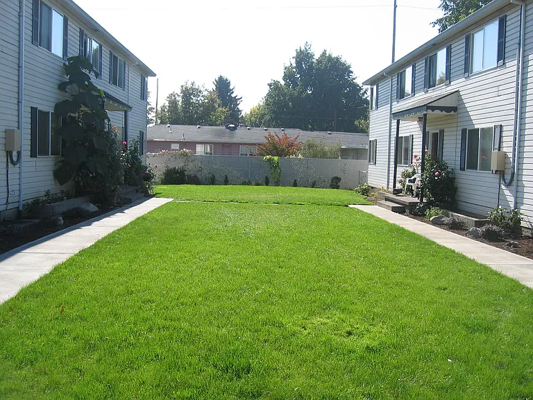 3674 SE Center St #3 — Photo 27