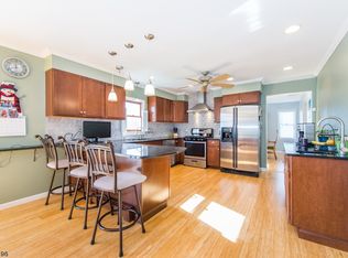 8 Crestwood Ct, Hackettstown, NJ 07840