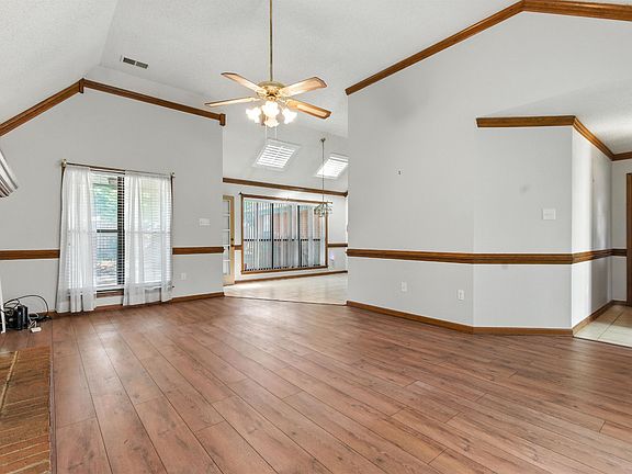 5th image of 5482 Craigmont Dr