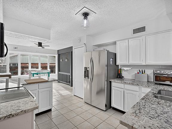 4th image of 2806 Holy Cross Ln