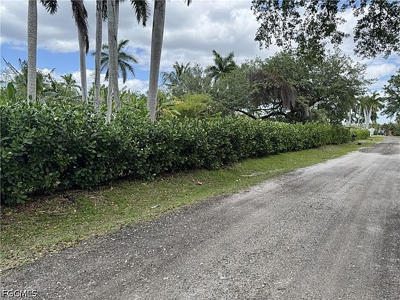 3rd image of 13641 Ficus Tree Ln