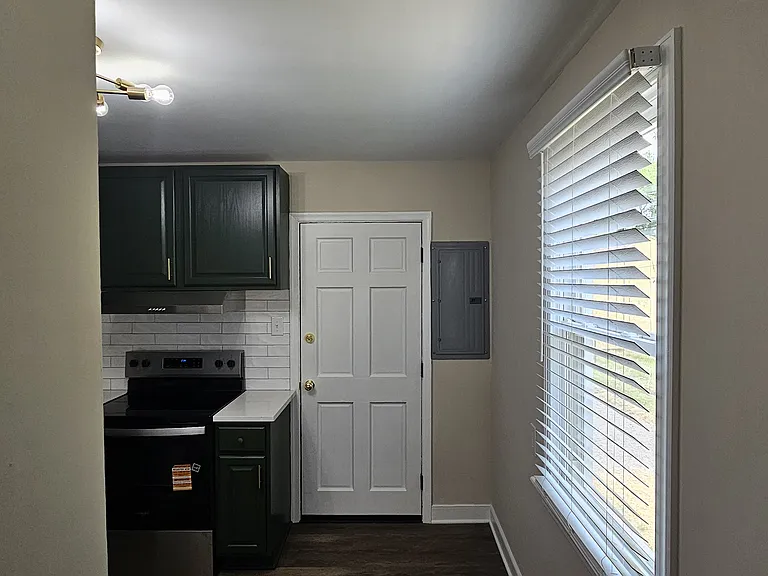 Entry into the kitchen