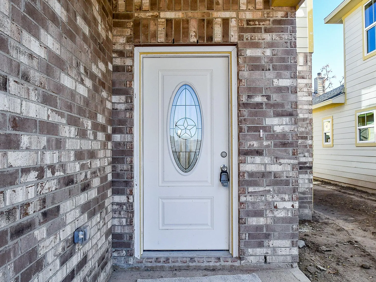 4 bed, 2.5 bath, 2037 sqft, $2,200 — Photo 3