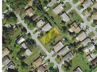 132 6th St, Naples, FL 34113