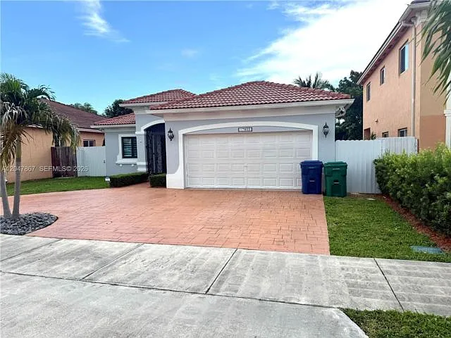 4 bed, 2.0 bath, 1340 sqft, $3,900 — Photo 2