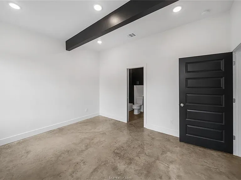 214 Lynn Dr — Photo 23