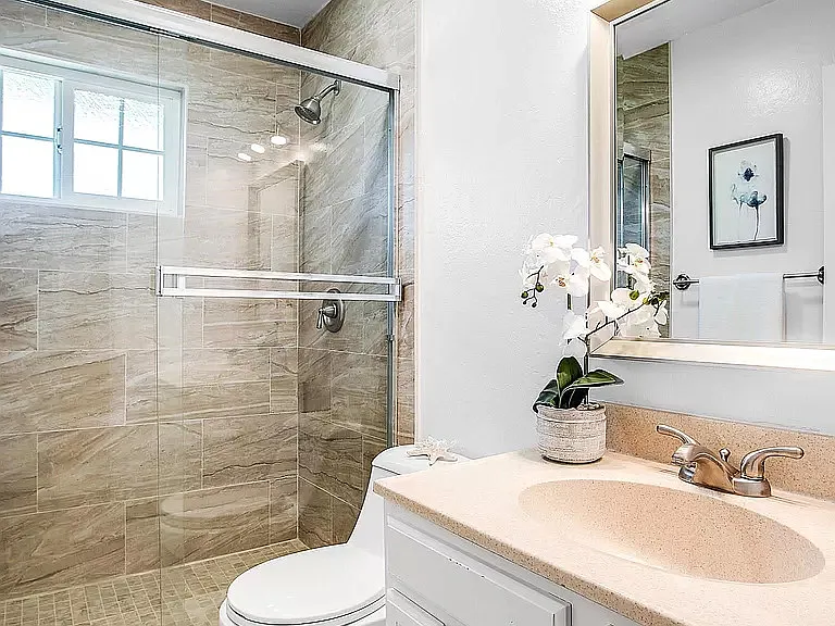 4504 Thornton Ave — Photo 11