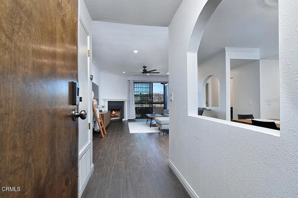 2 bed, 2.0 bath, 1245 sqft, $2,950 — Photo 2