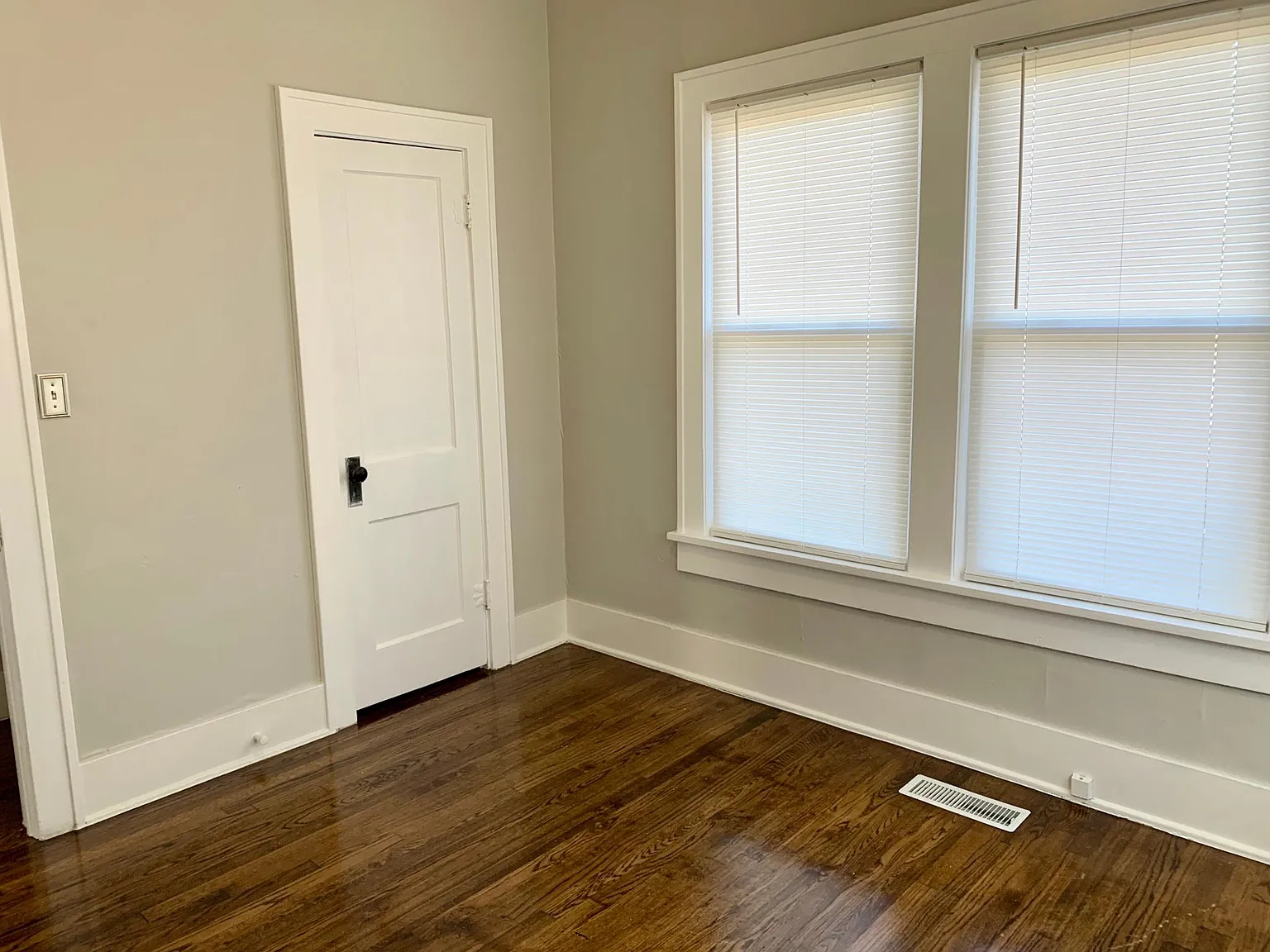 2040 E 12th Pl — Photo 4