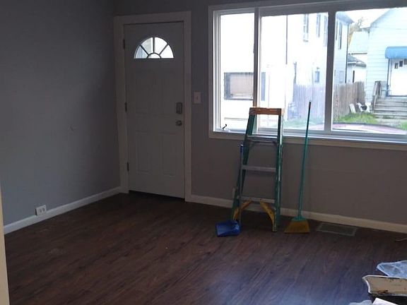 4th image of 283 Ludington St