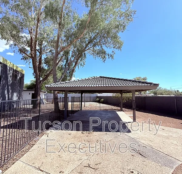 3810 E Monte Vista Dr #206 — Photo 2