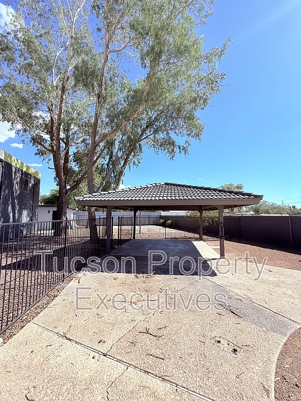Building Photo - 3810 E Monte Vista Dr #206