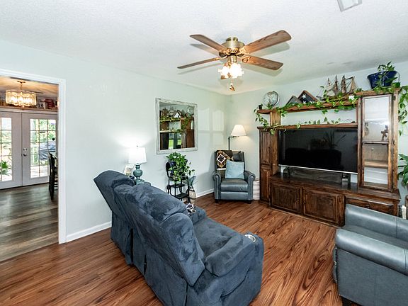3rd image of 108 Stanford Ct