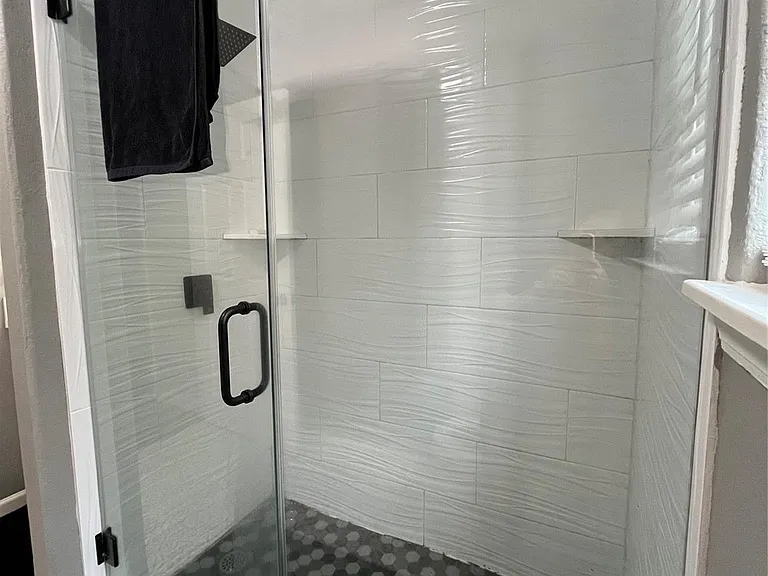 210 S Colbert St — Photo 4