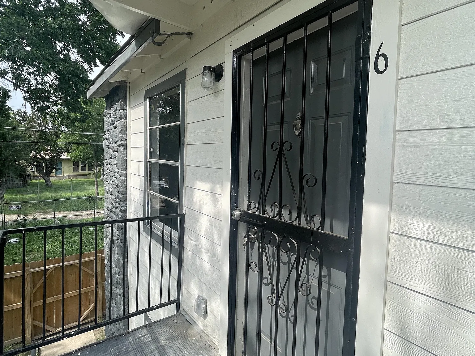 1723 West Mayfield Blvd - 6 — Photo 2