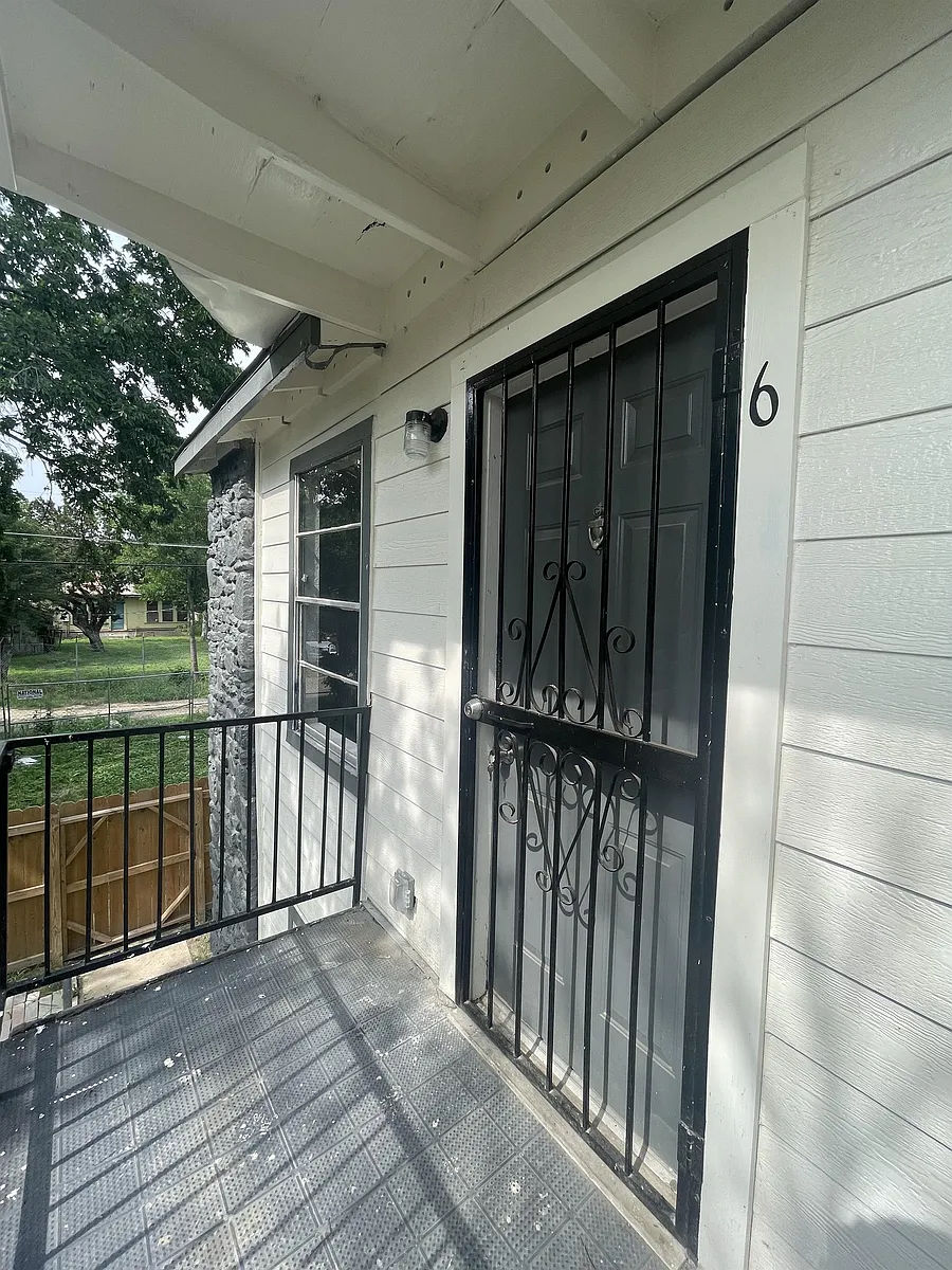 Building Photo - 1723 W Mayfield Blvd #6