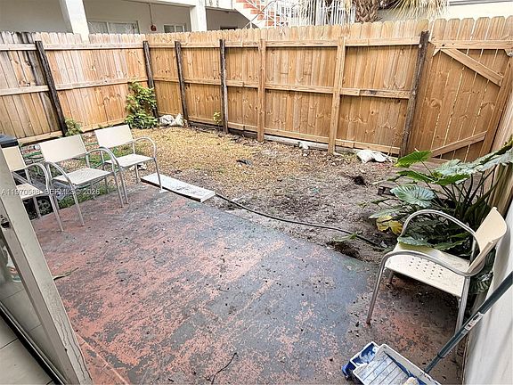 5th image of 941 NE 169th St APT 120