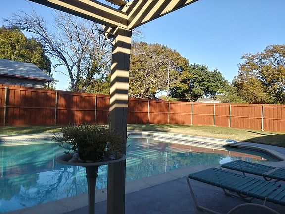 3rd image of 1329 Armstrong Dr