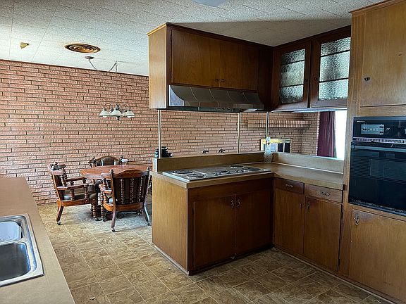 Kitchen - breakfast nook