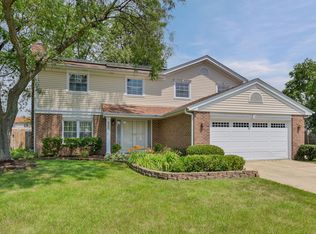 1402 Bow String Ct, Carol Stream, IL 60188