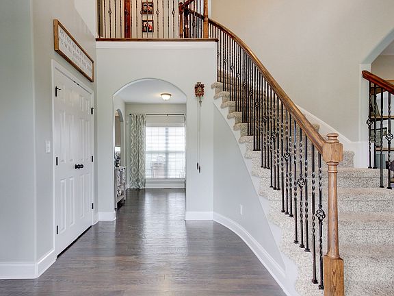 3rd image of 304 Brigg Dr