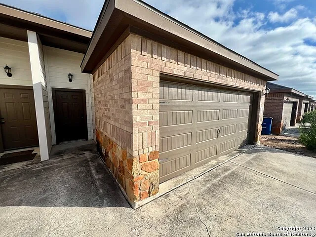 174 Joanne Cv — Photo 2