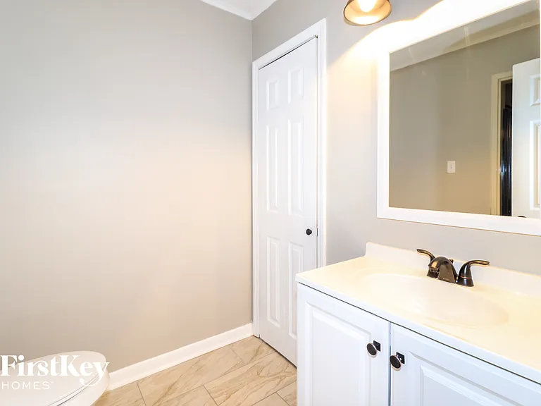 1712 Myrna Ln — Photo 13
