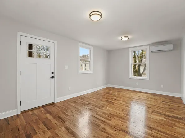 49 Long Hill Ave #B, Shelton, CT 06484