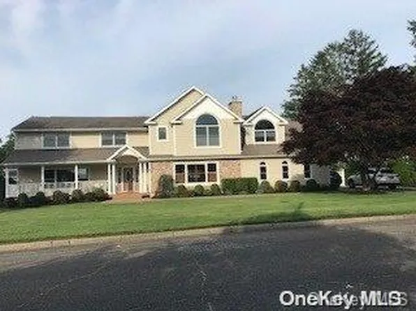 47 Riverview, Oakdale, NY 11769