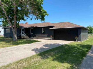 1040 Locust St, Sutherland, NE 69165