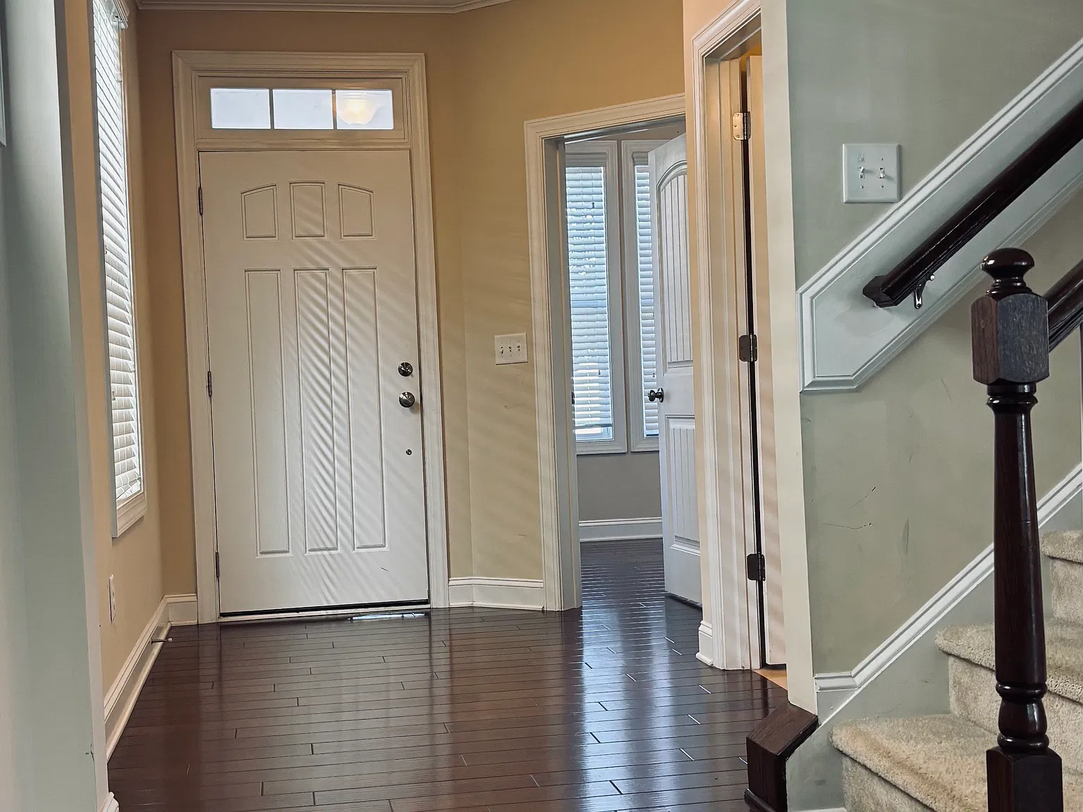 5 bed, 3000 sqft, $2,800 — Photo 2