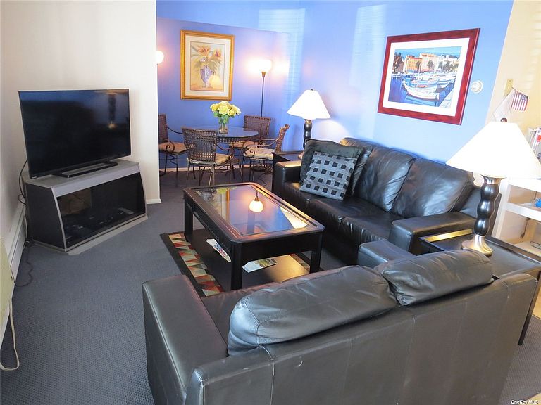 62 Canoe Place Rd Hampton Bays, NY, 11946 Apartments for Rent Zillow