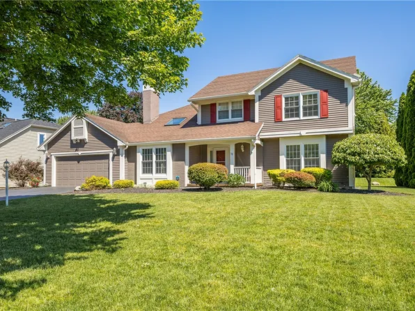12 Country Ln, Fairport, NY 14450