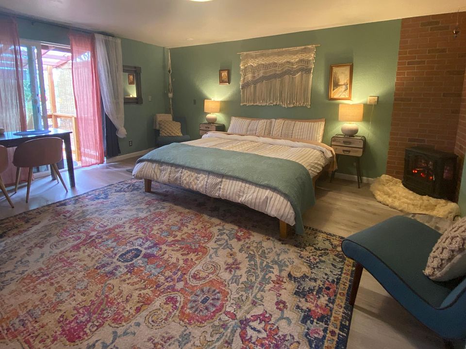 Beautiful furnished Studio with porch